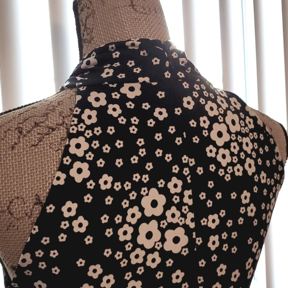 MICHAEL KORS Black-and-white floral print halter type top Small EUC - Picture 6 of 7